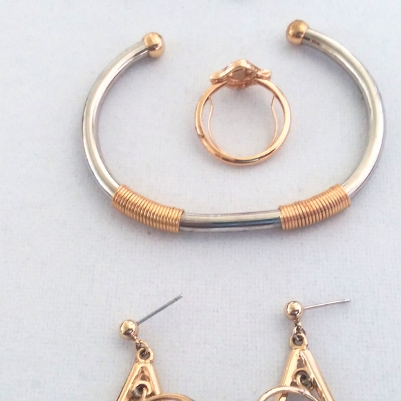 Vintage Jewelery Set - Picture 3 of 6